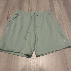 ALO Yoga Men's Green Shorts